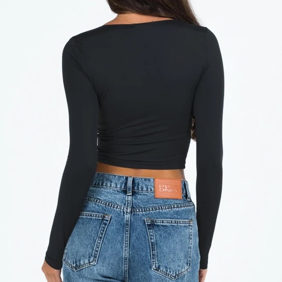 Princess Polly Black Fitted Long Sleeve Crop top - Picture 8 of 9